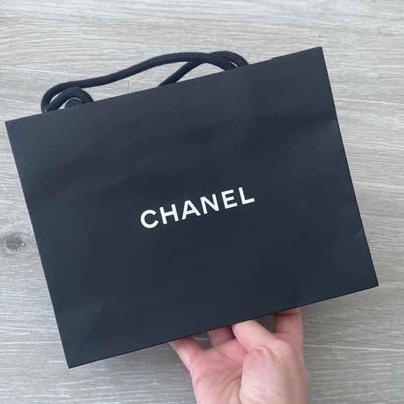 Chanel Shopping Bag with Camille Flower - Picture 3 of 4